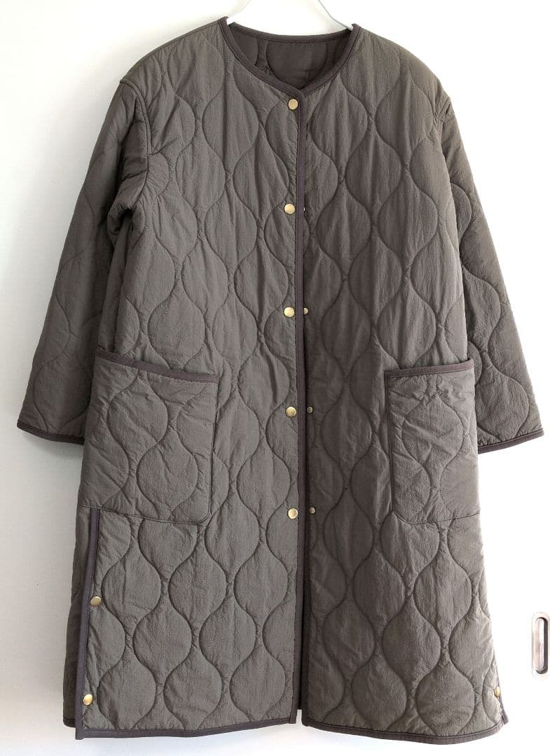 美品 SHIPS シップス ノーカラーキルティングコート カーキ