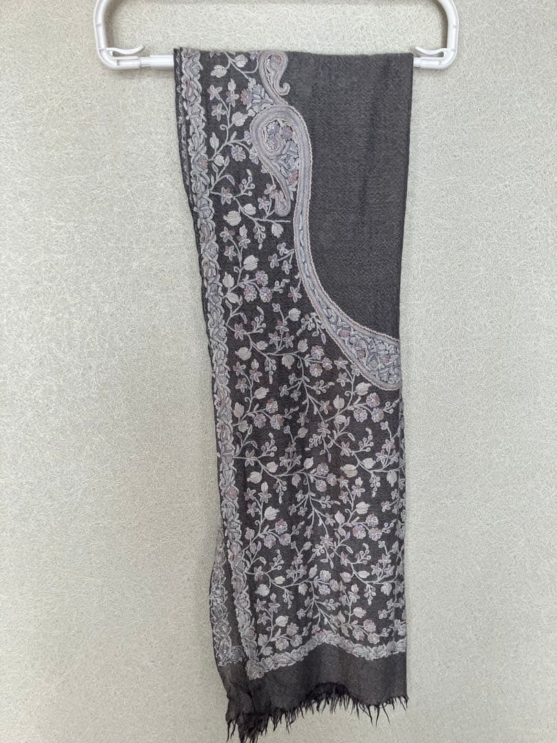 ねえさんTARA BLANCA花柄 ペイズリー 柄刺繍ストール