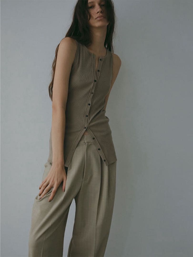 ETRÉ TOKYO / エトレトウキョウ フロントオープンタンクトップ