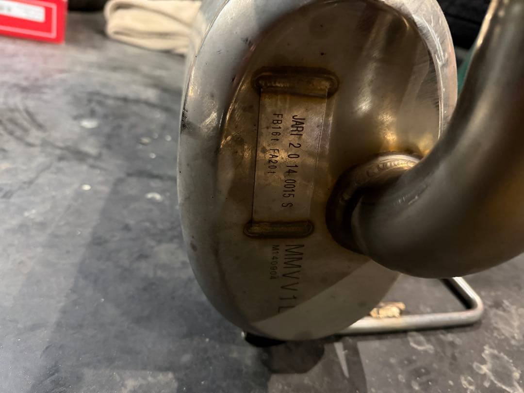 スバル　レヴォーグstiマフラー