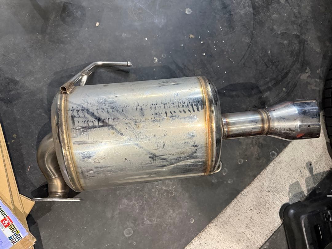 スバル　レヴォーグstiマフラー