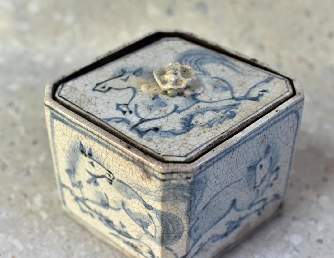 古い馬柄角型水指　お茶道具　木箱いり