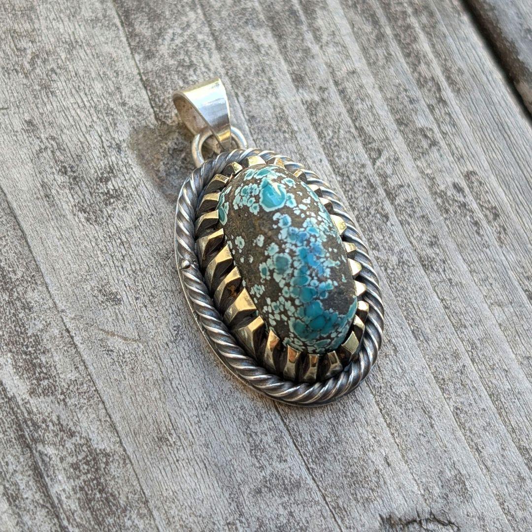 ハンドメイドのターコイズトップ　インディアンジュエリー風