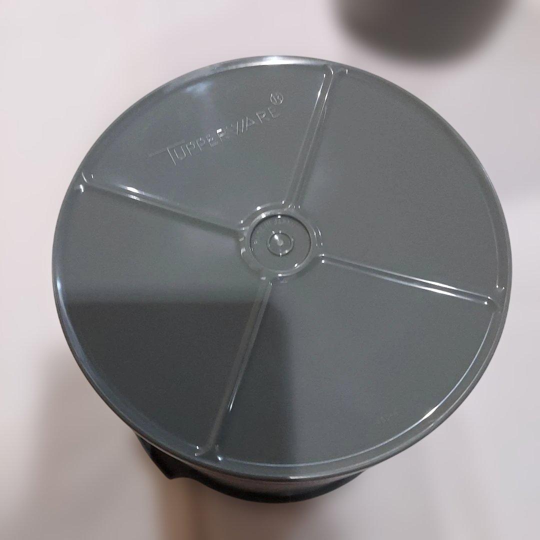 Tupperware グレー 保存容器 2個セット、マキシデコレーター