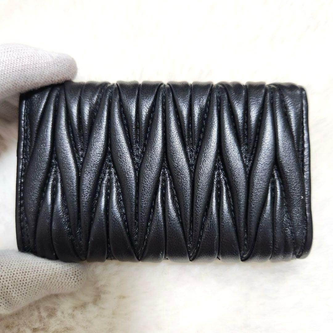 ✨ほぼ未使用　現行✨ミュウミュウ　キーケース　マトラッセ　RFID搭載　6連