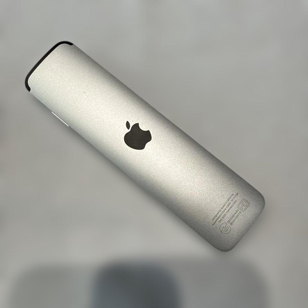 Apple TV 4K 第3世代 Wi-Fi 64GB本体とリモコン