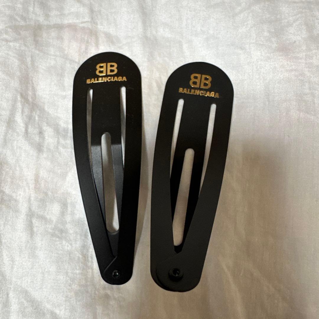 バレンシアガヘアクリップヘアピン