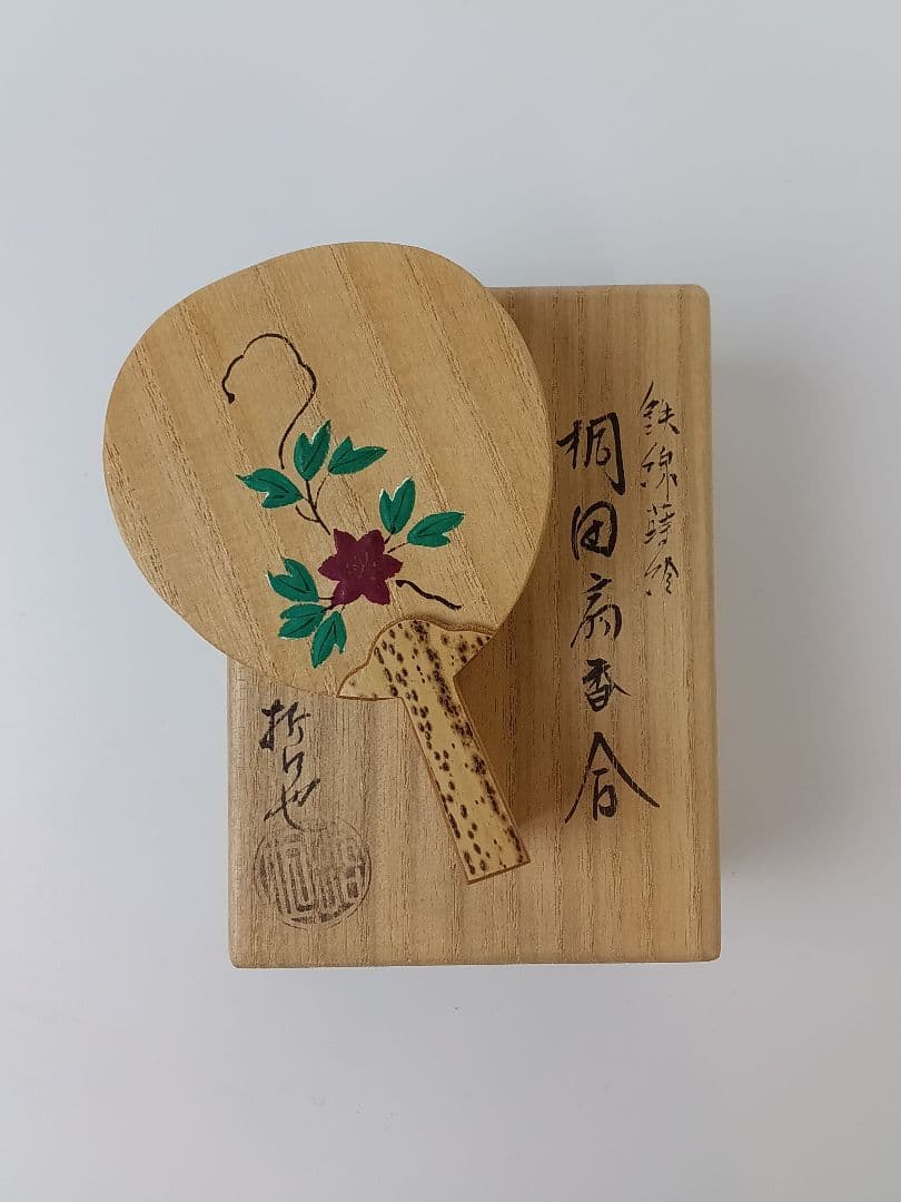 鉄線蒔絵 桐団扇香合 うちわ 木製 茶道具 インテリア