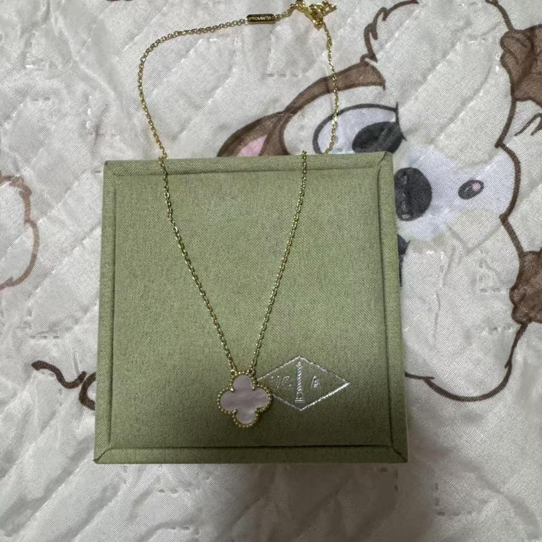 Van Cleef & Arpels クローバー ネックレス