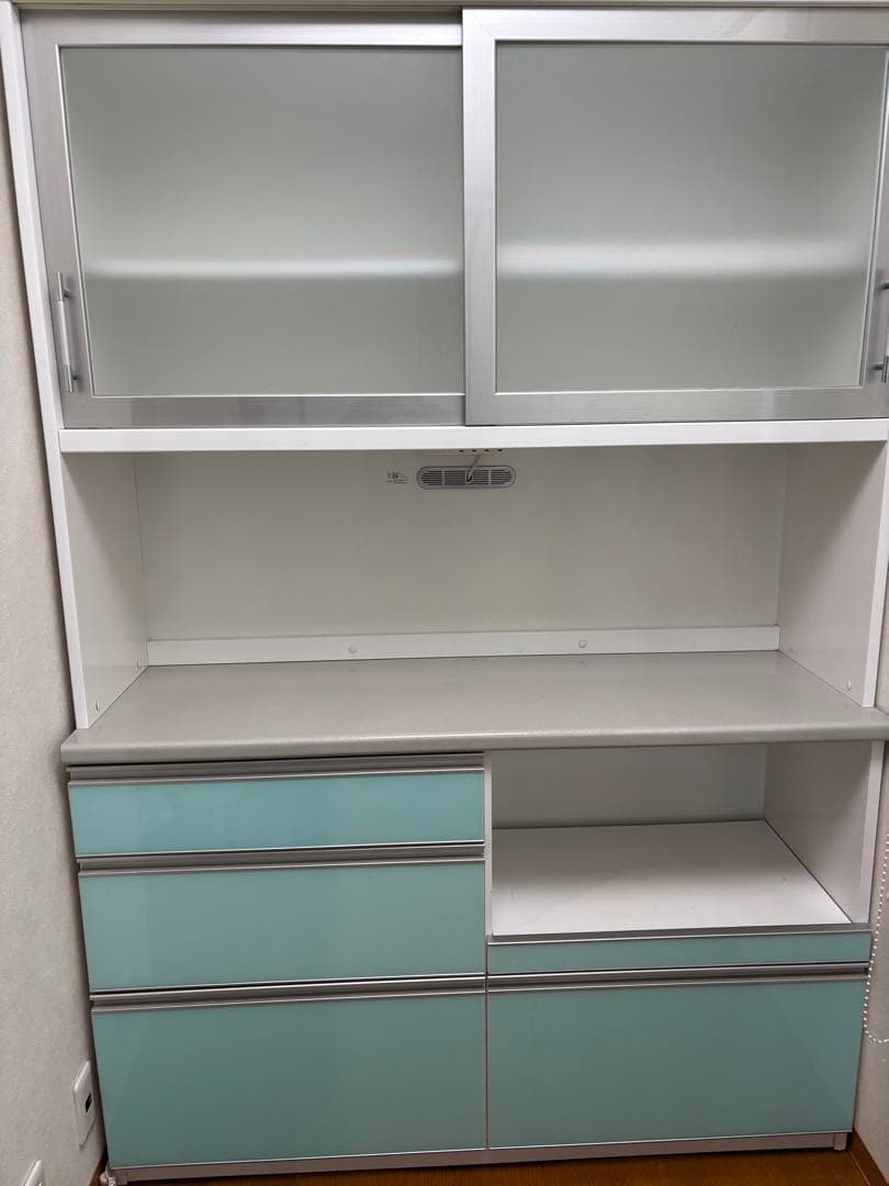 《電源付き！》おしゃれなブルーのキッチンボード／食器棚（幅135×高さ196