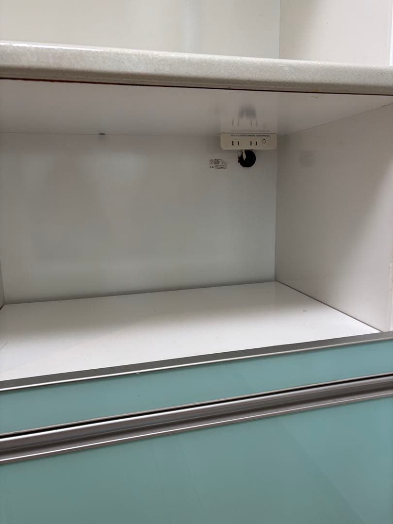 《電源付き！》おしゃれなブルーのキッチンボード／食器棚（幅135×高さ196