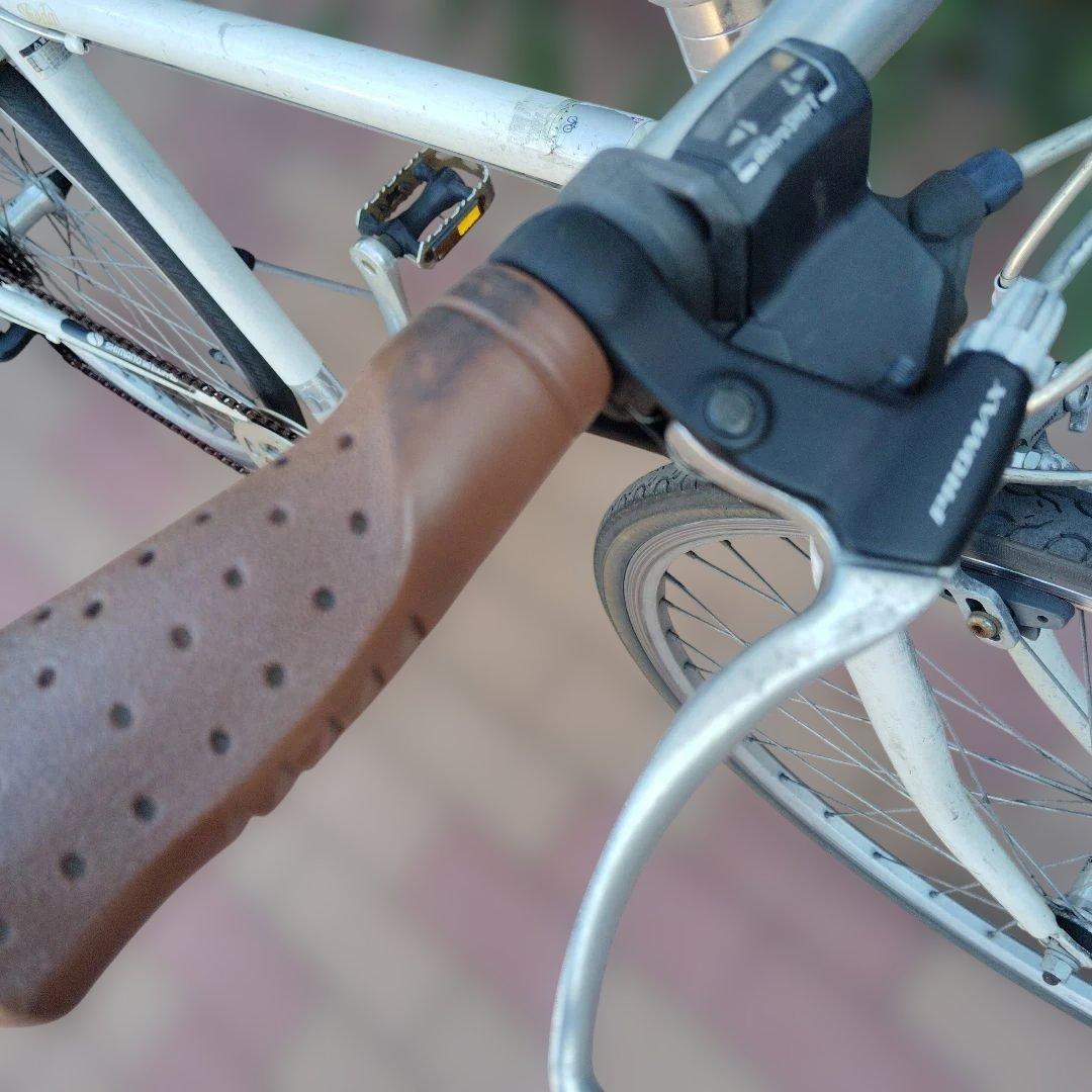 Sfieda 700C 7段変速付きのクロスバイク