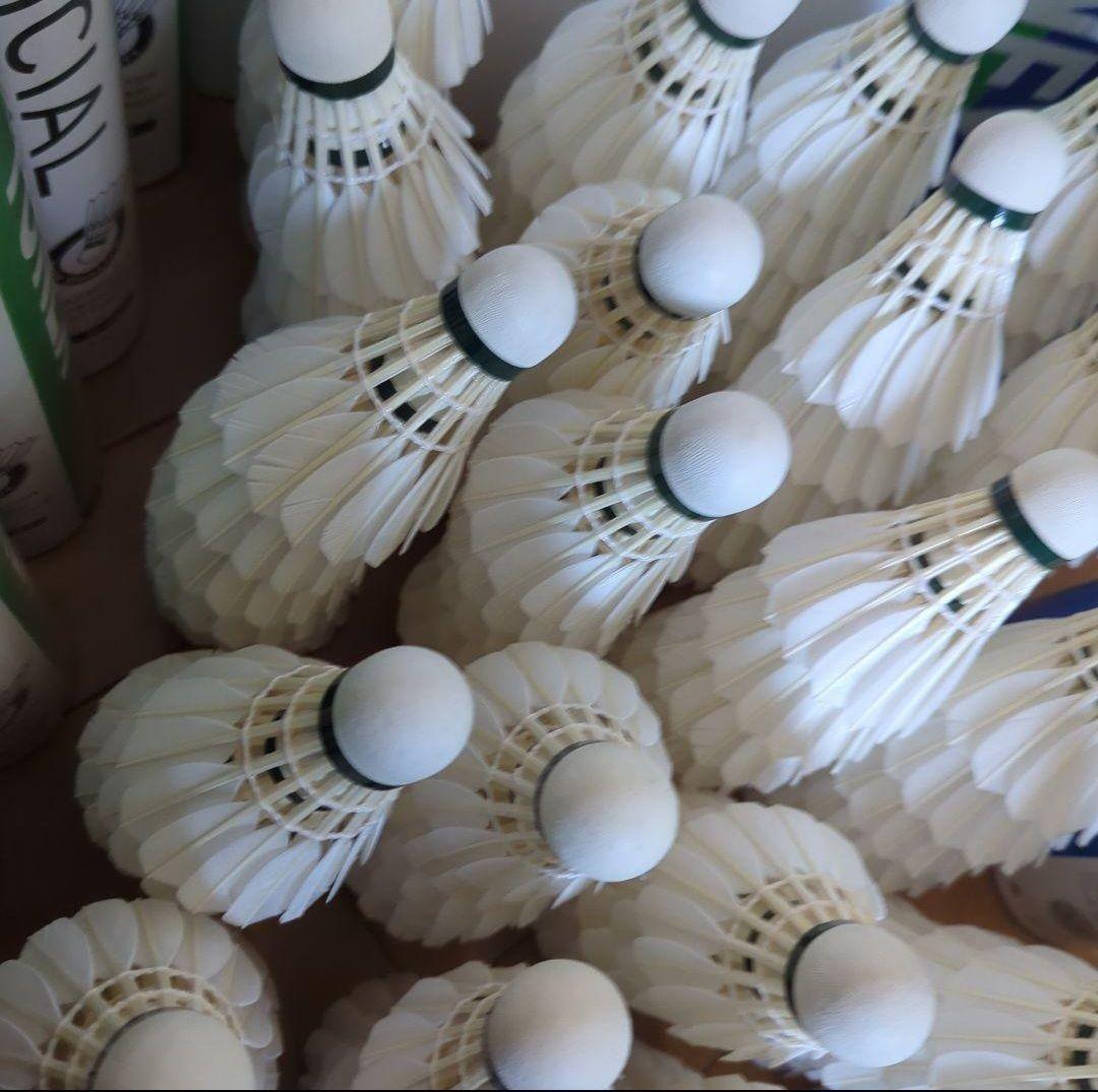 m*s様 YONEX NEWOFFICIAL（新品&美品シャトル）