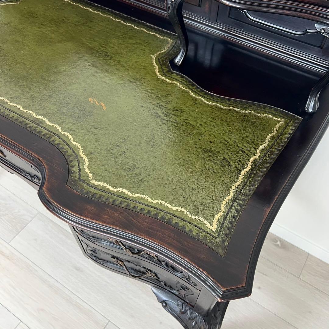 ビクトリアンデスク　ヨーロッパアンティーク家具　　猫脚　彫刻　英国　イギリス