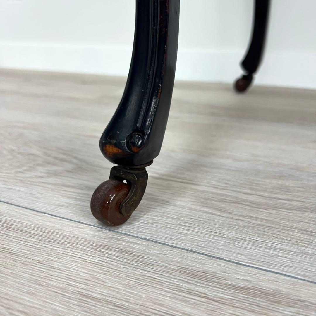 ビクトリアンデスク　ヨーロッパアンティーク家具　　猫脚　彫刻　英国　イギリス