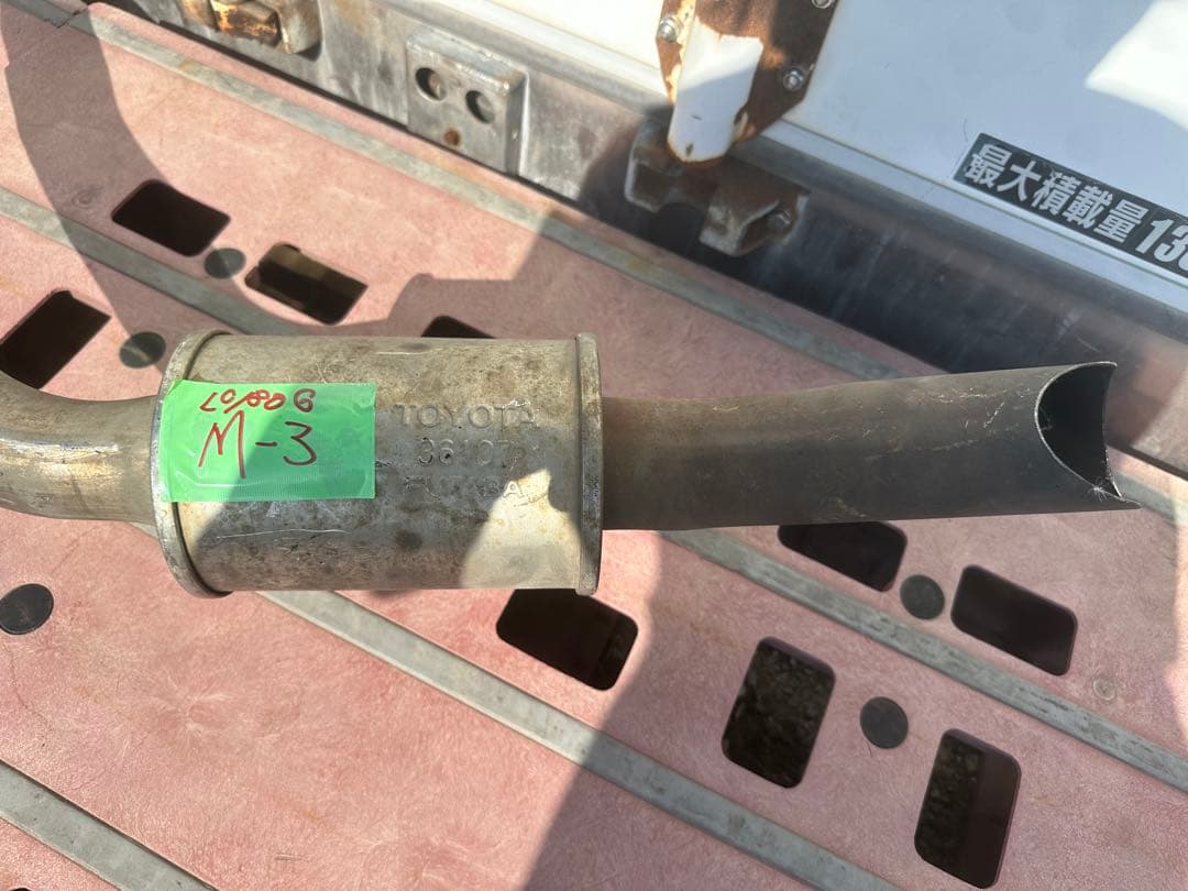 美品　値引き交渉可能　36107　トヨタ　ランドクルーザー80系　純正マフラー