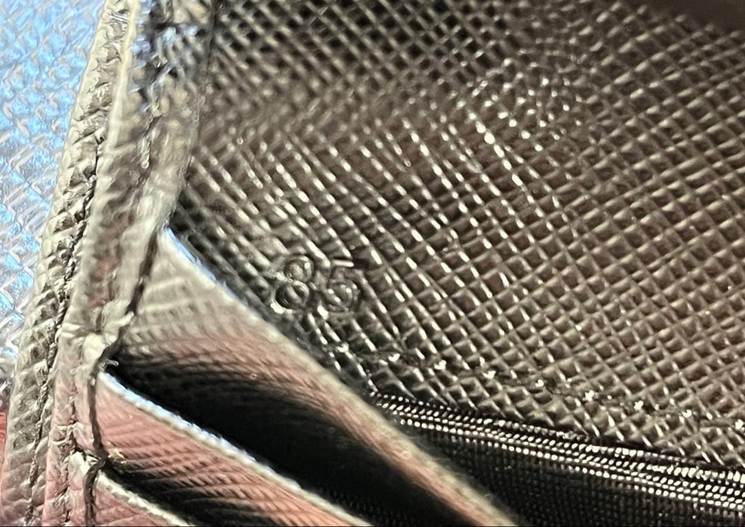 【美品】PRADA サフィアーノレザー 二つ折り財布