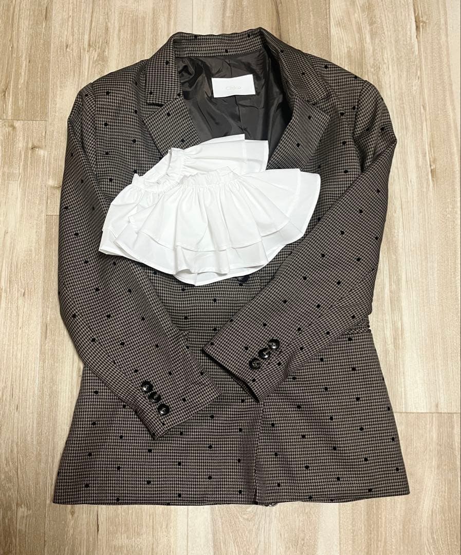 Chico 【yuzuコラボ企画】袖フリルオーバージャケット　ブラウン