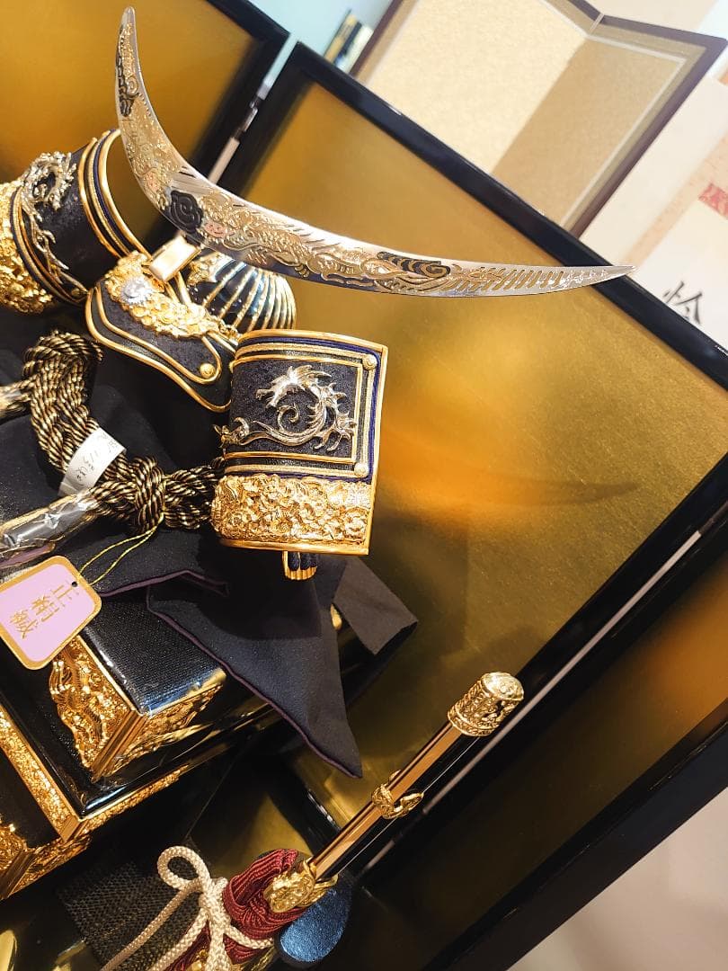 ●五月人形フルセット●　伊達政宗　金の透かし彫り三日月兜　金屏風セット