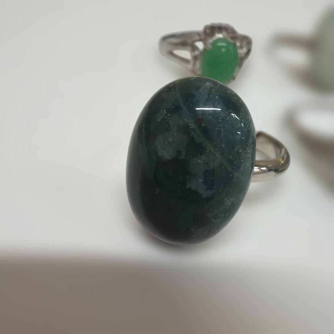 翡翠のリングとネックレスセット