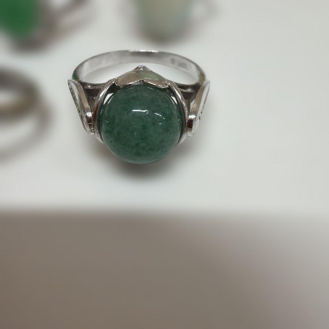 翡翠のリングとネックレスセット