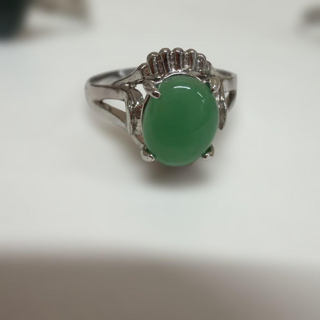 翡翠のリングとネックレスセット