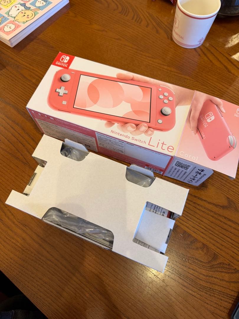 Nintendo Switch Lite コーラル m