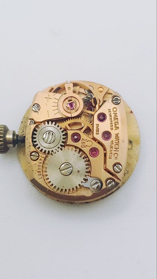 m*o様 年末限定。レディース　OMEGA オメガ　ゴールド/レッド 手巻き時計