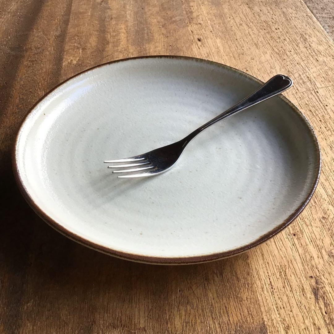 かおりんです。粉引茶渕ディナープレート7寸皿5枚・光沢かいらぎ浅鉢2枚