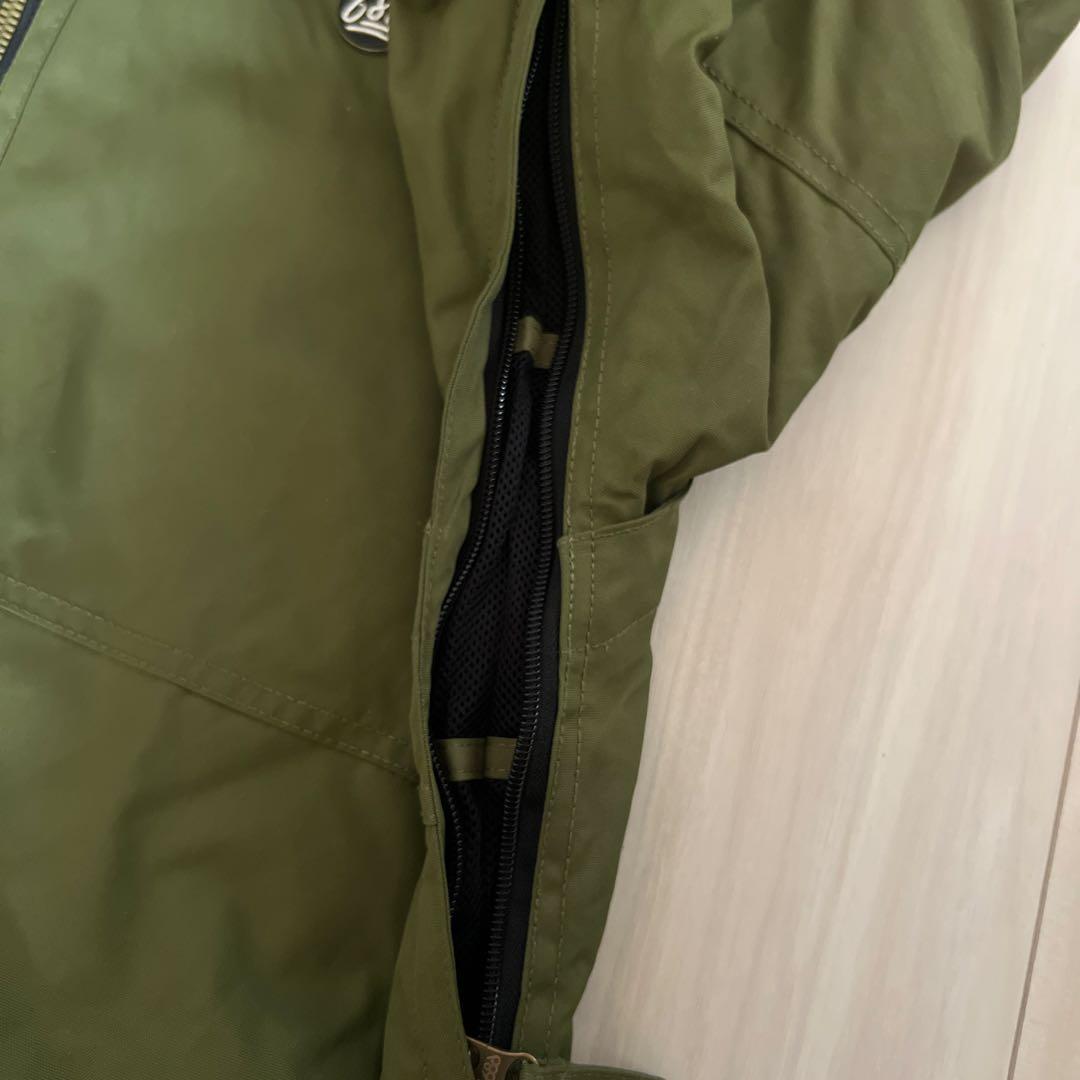 686 シックスエイトシックス　スノボー　ウェア