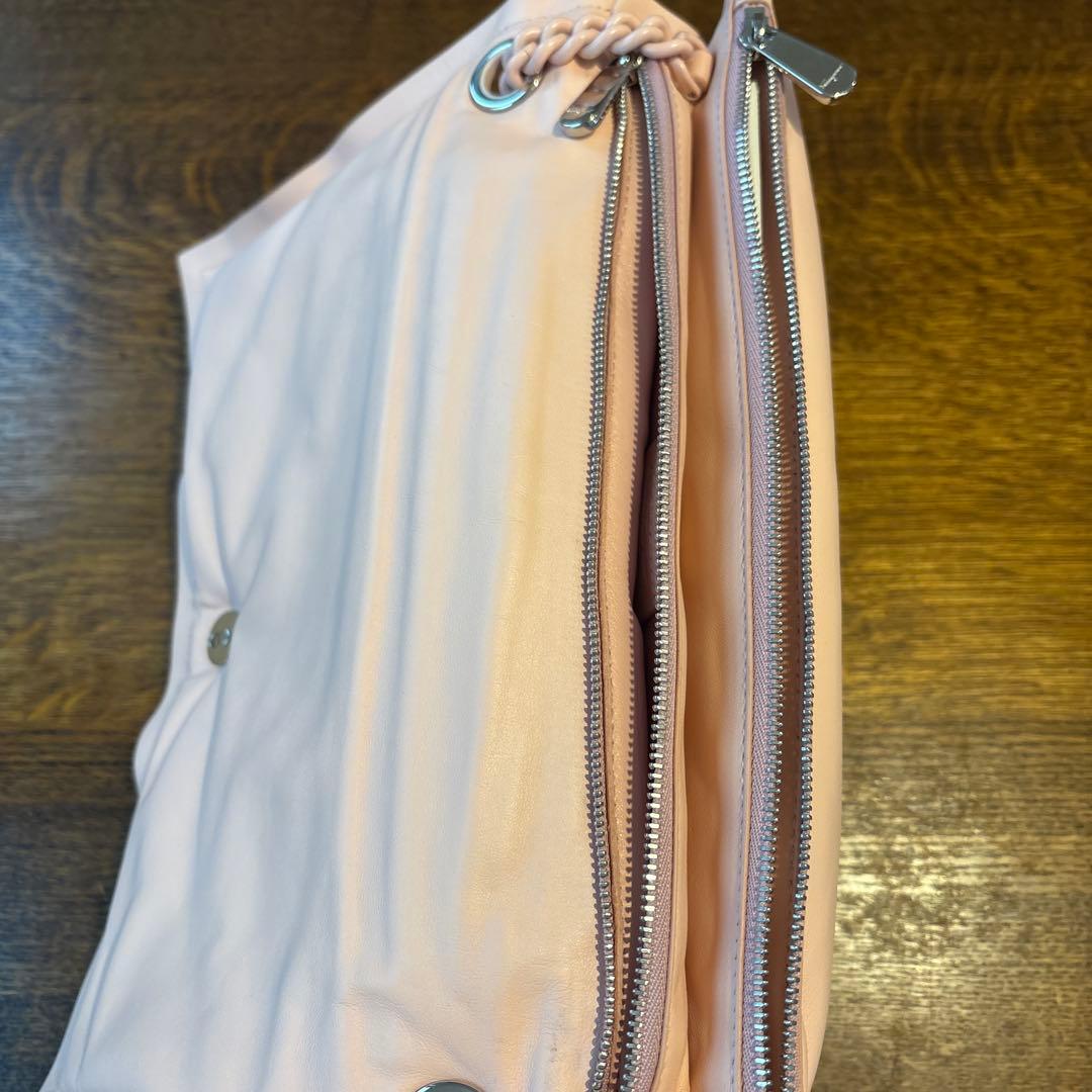 リボン付きベージュ（ピンク） ショルダーバッグ【フェラガモ】