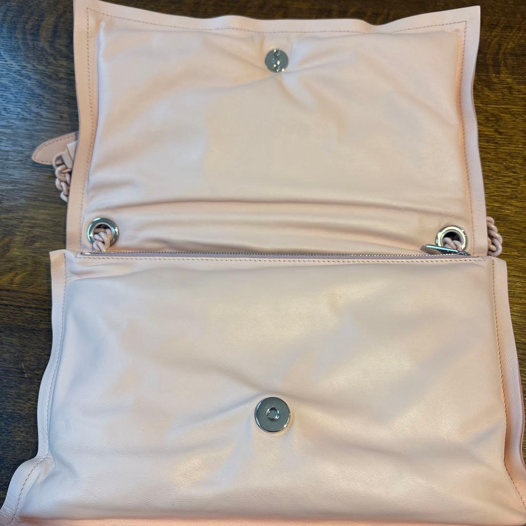 リボン付きベージュ（ピンク） ショルダーバッグ【フェラガモ】