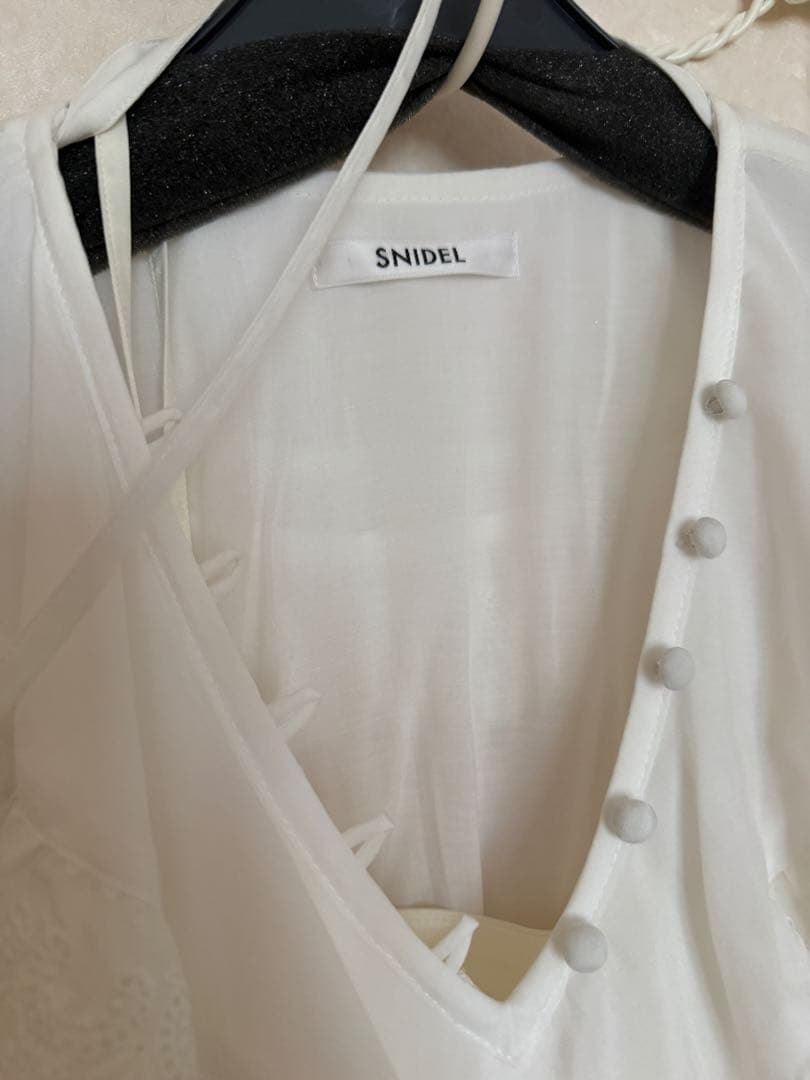 乃木坂46川﨑桜ちゃん着用 SNIDEL コットンライクラッフルカラーチュニック