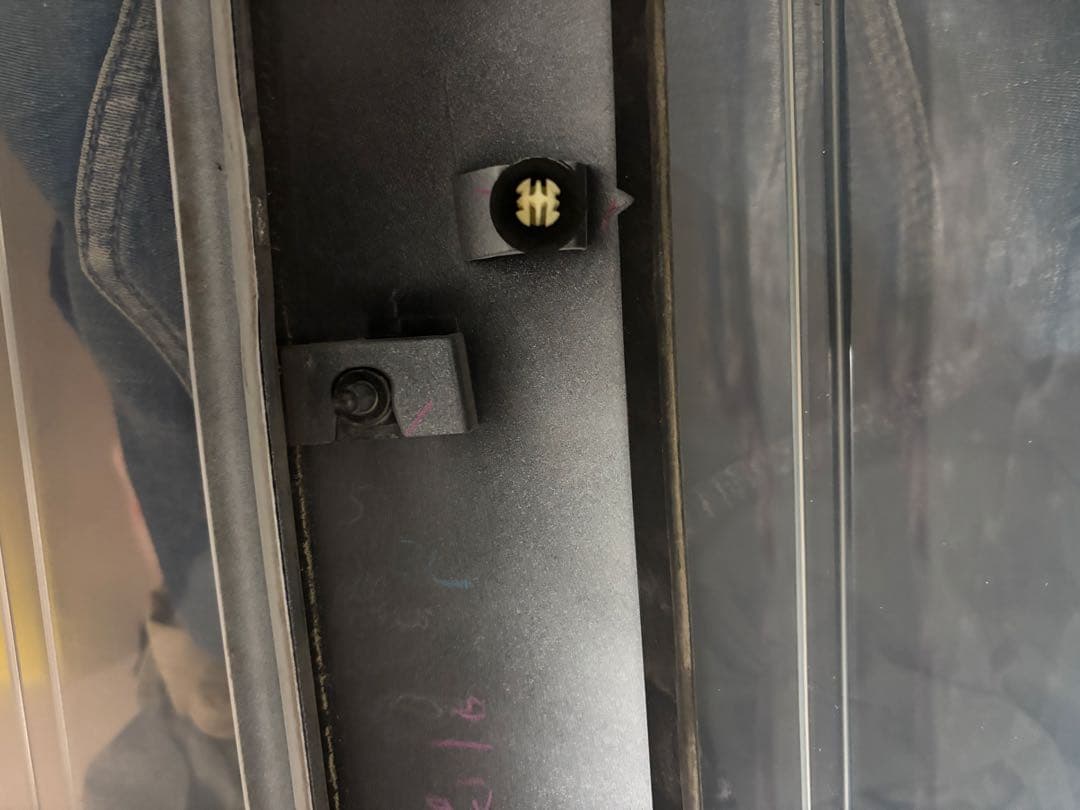 60ハリアーボンネットモールパール070