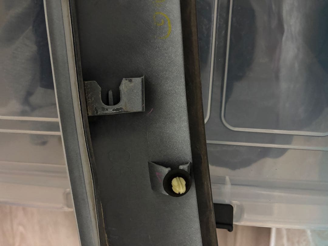 60ハリアーボンネットモールパール070