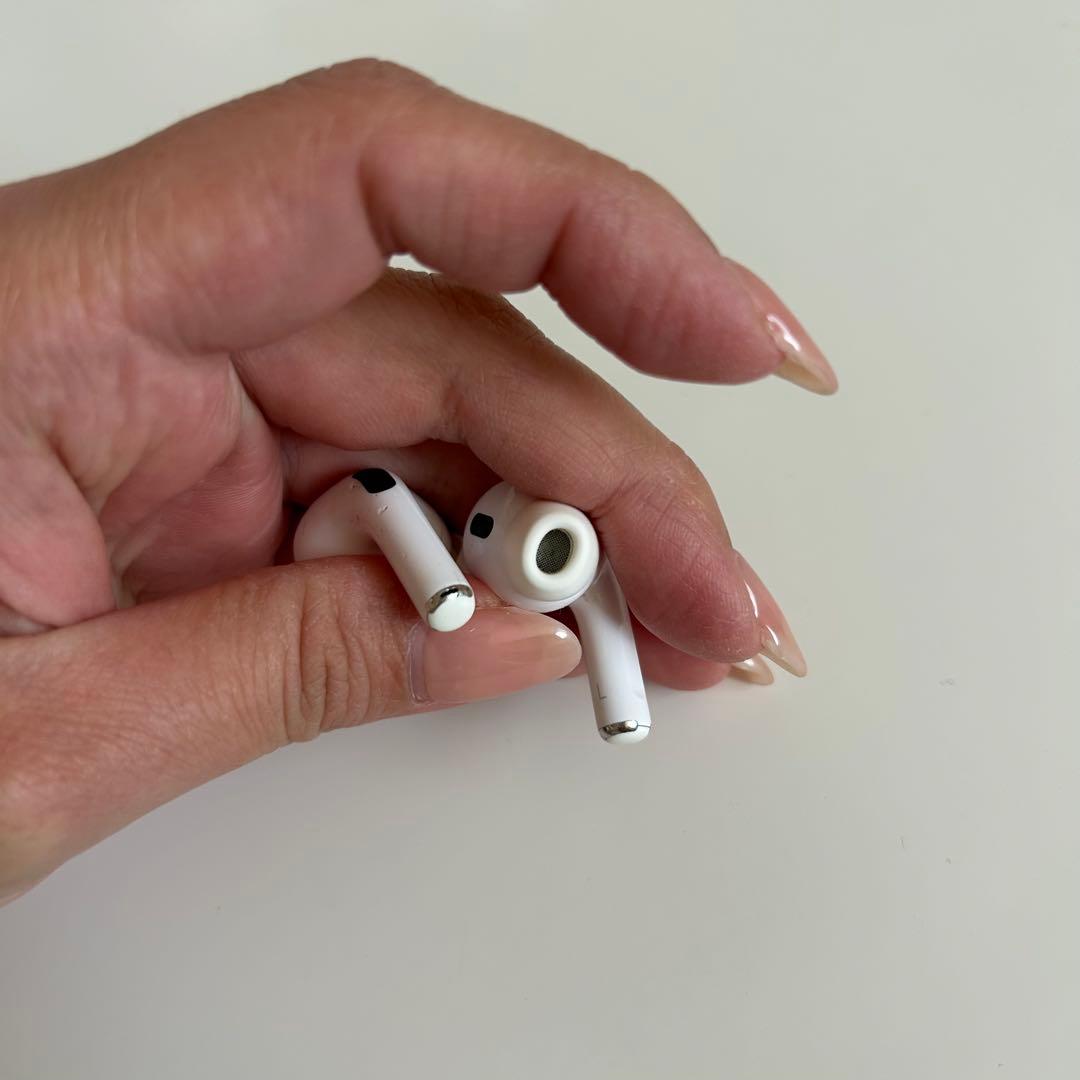 AirPods Pro 2 本体　充電ケーブル/イヤーチップ付