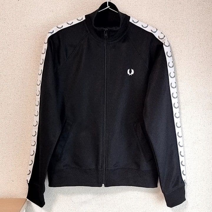 FRED PERRYトラックジャケット Ｍ ブラック フレッドペリー 黒