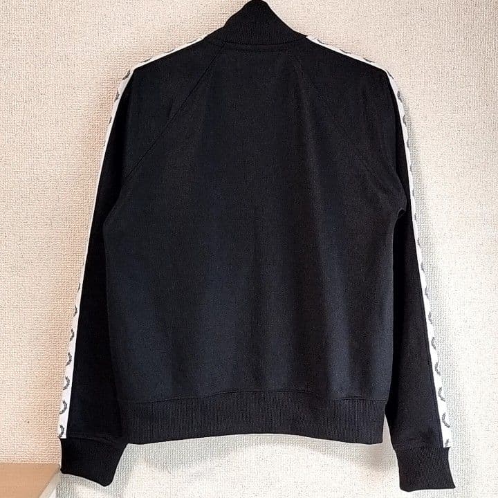 FRED PERRYトラックジャケット Ｍ ブラック フレッドペリー 黒
