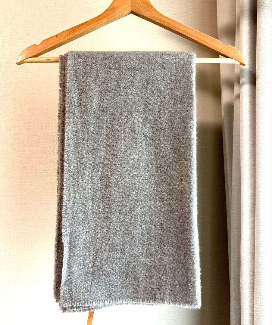 Johnstons of Elgin カシミヤマフラーストール　グレー