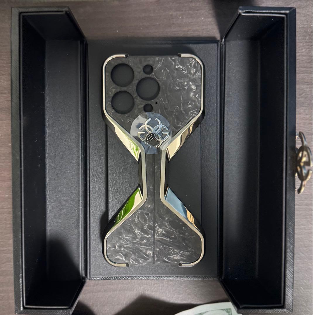 新品未使用　希少完売モデル　ゴールデンコンセプトiPhone ケース