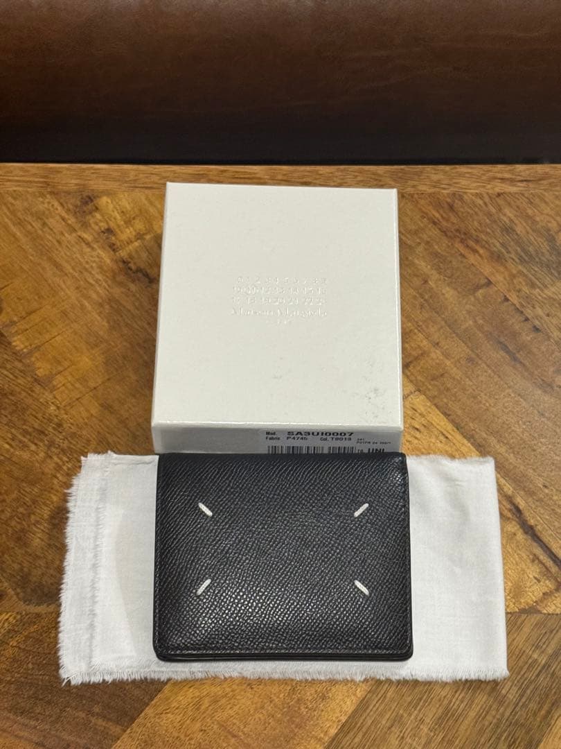 メゾンマルジェラ　4ステッチ 二つ折り　ブラック