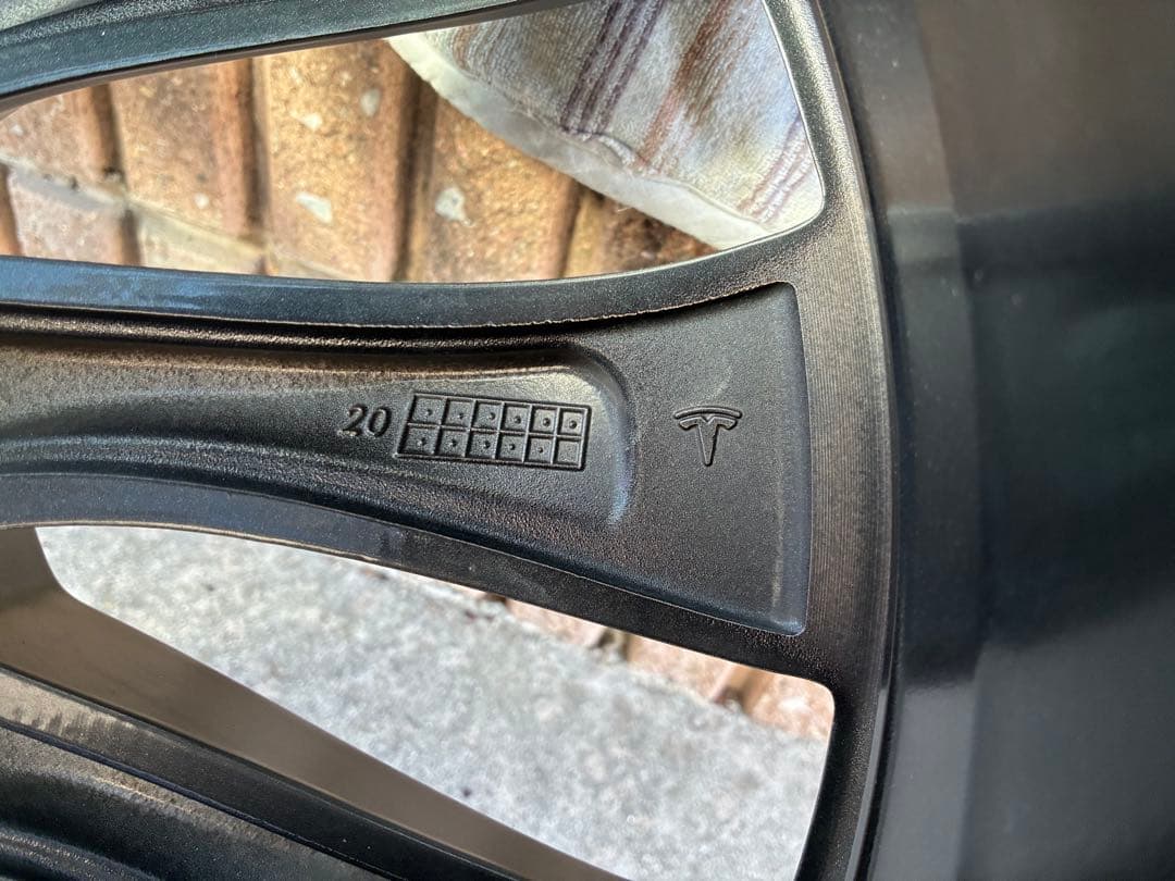 Tesla テスラモデル3純正　20インチ　ホイール、タイヤセット