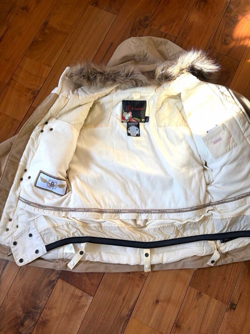 バートンベージュスノージャケット ファー付き