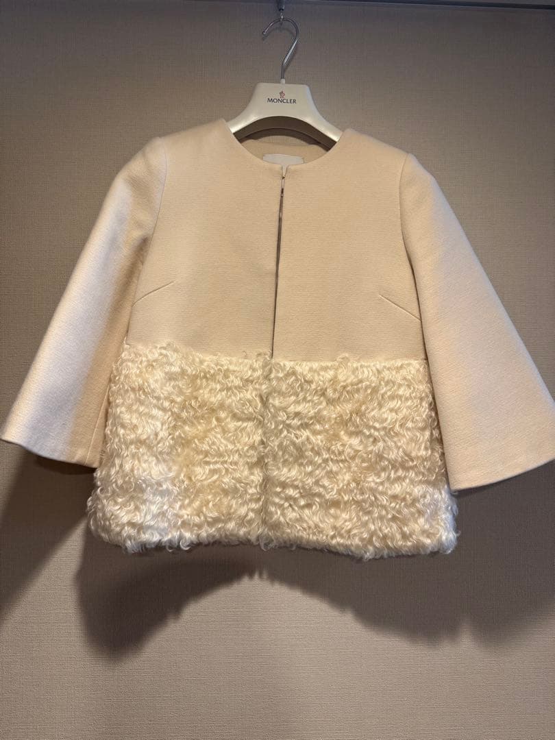 アイボリー ノーカラージャケット フレアスリーブ