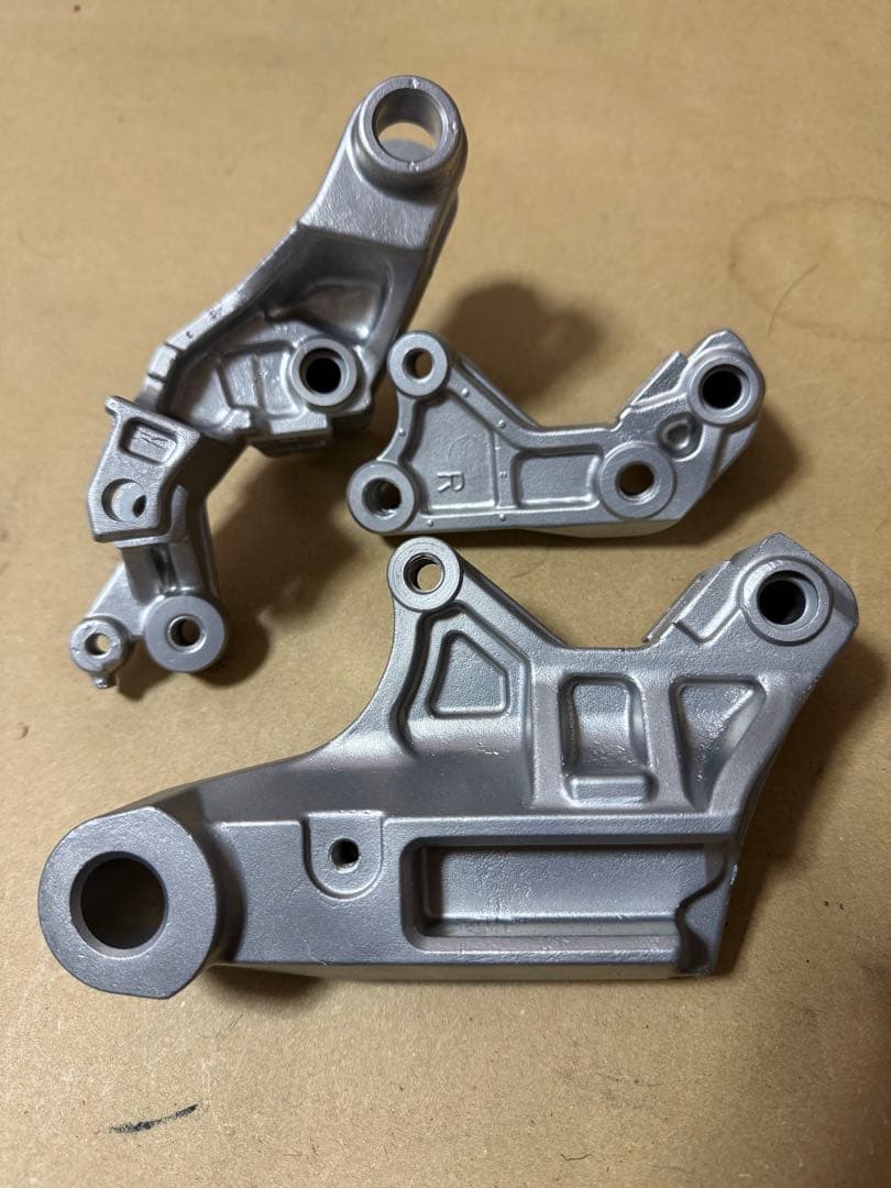 CBR400F 純正　前後　キャリパーサポート　セット