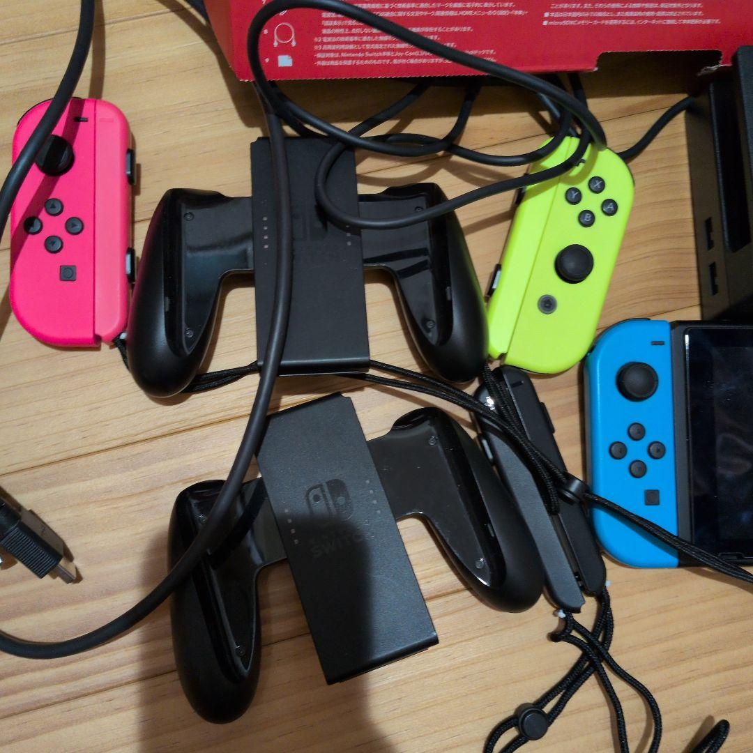 Nintendo Switch 本体および周辺機器ジョイコン付き