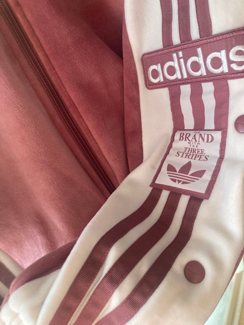 27.28の2日間限定値下げで販売‼️完売品】美品 ピンクadidas重盛さと美