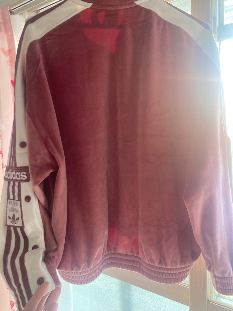 27.28の2日間限定値下げで販売‼️完売品】美品 ピンクadidas重盛さと美