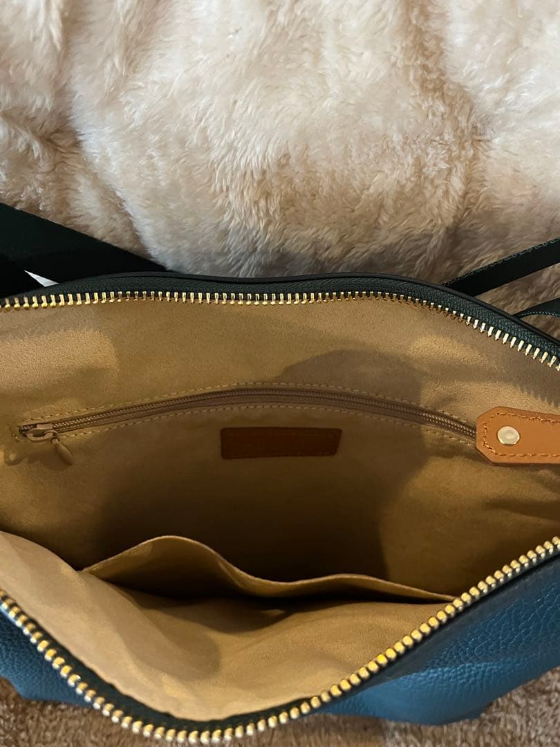 Her scheduleダークグリーン レザー ショルダーバッグ