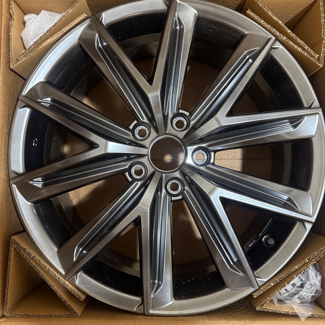 新車外し 未使用 レクサスLBX 18インチ 純正ホイール4本